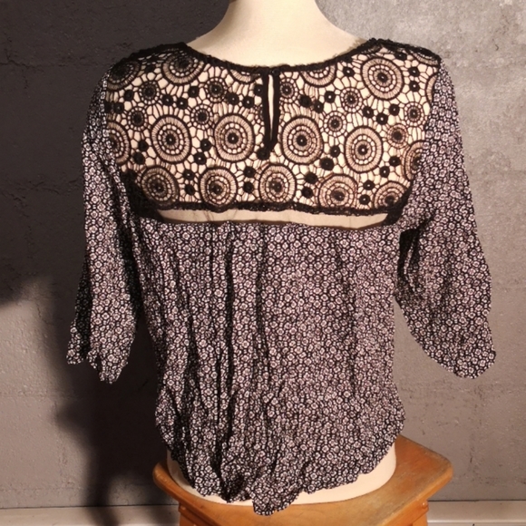 Reitmans Large crochet top - Picture 3 of 4